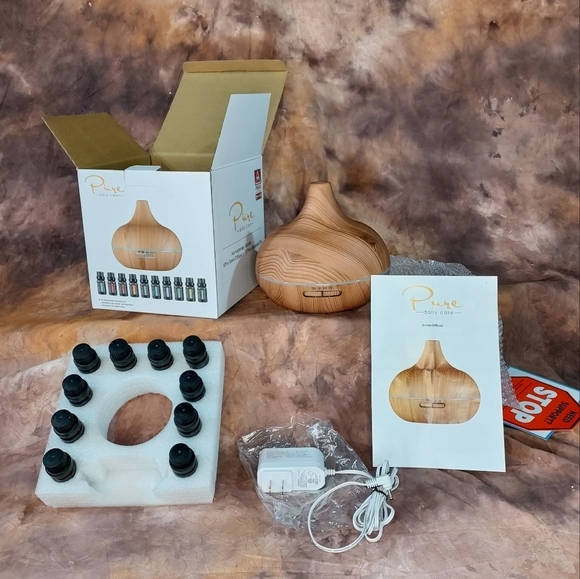 Pure Daily Care Aromatherapy Diffuser Woodgrain LED Light with 10 Essential Oils - Picture 1 of 13
